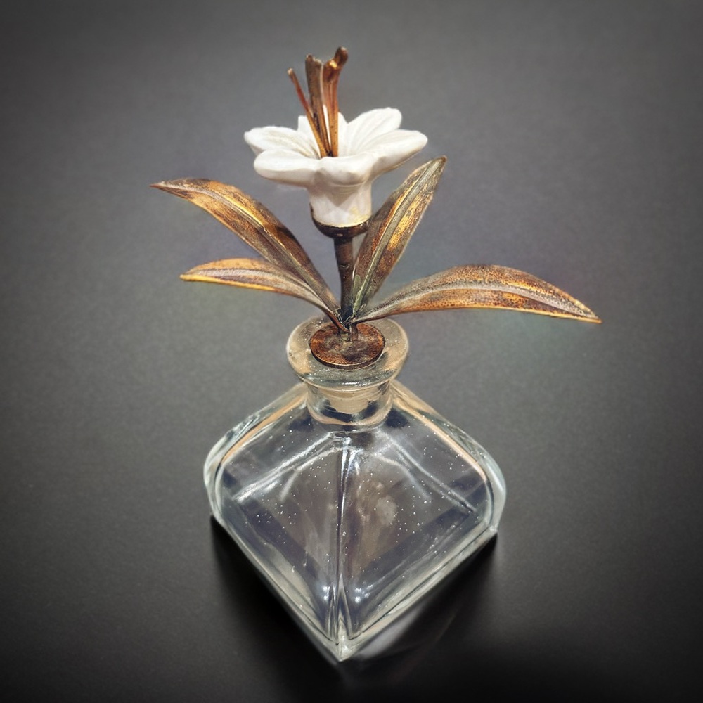 [ 2 FOR $40 ] GLASS BOTTLE WITH METAL & CERAMIC FLOWER BOTTLE STOPPER